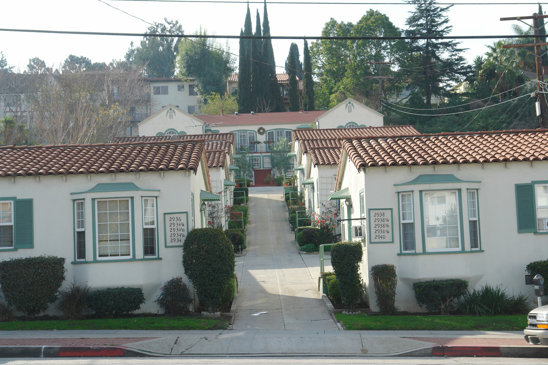 2934-2940 Rowena Ave in Los Angeles, CA - Building Photo