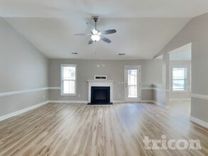 140 Parkers Pointe Dr in Benson, NC - Foto de edificio - Building Photo