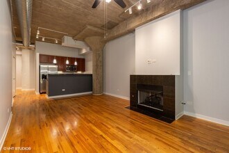 1110 W 15th St in Chicago, IL - Foto de edificio - Building Photo
