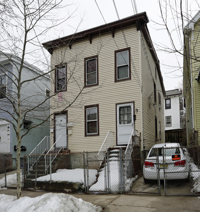 54-56 Tompkins St in Staten Island, NY - Building Photo