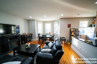 820 Parker St, Unit 3 in Boston, MA - Foto de edificio - Building Photo