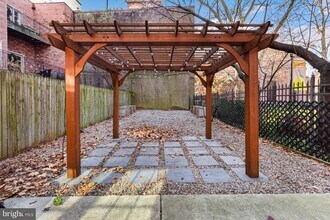 212 Catharine St in Philadelphia, PA - Building Photo - Building Photo