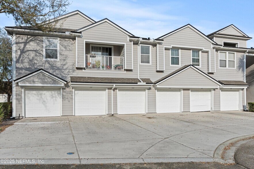 7043 Deer Lodge Cir, Unit 110 in Jacksonville, FL - Building Photo