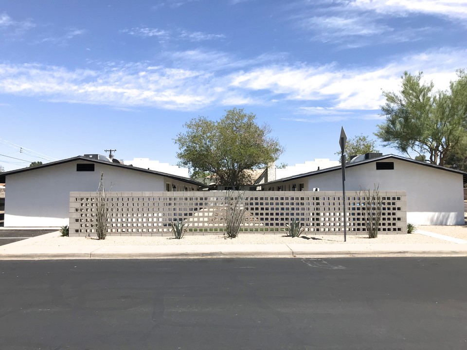 The Corridor Apartments in Phoenix, AZ - Building Photo