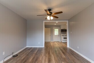 1800 Hilltop Dr in Waco, TX - Building Photo - Building Photo