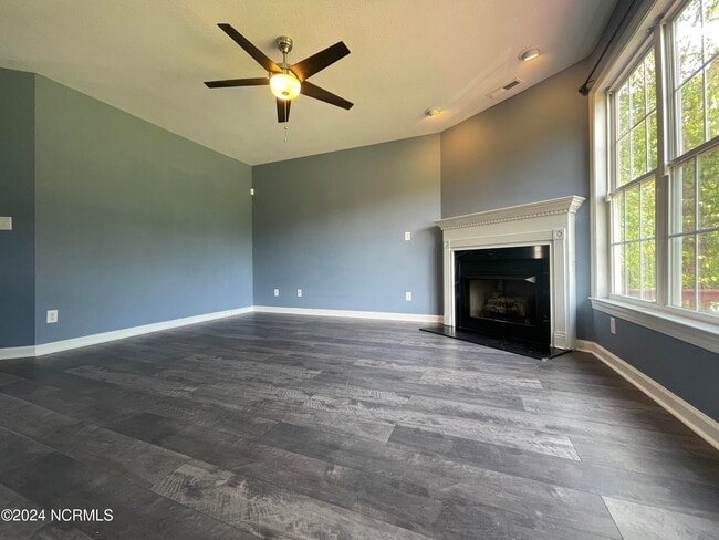 160 Forest Bluff Dr in Jacksonville, NC - Building Photo - Building Photo