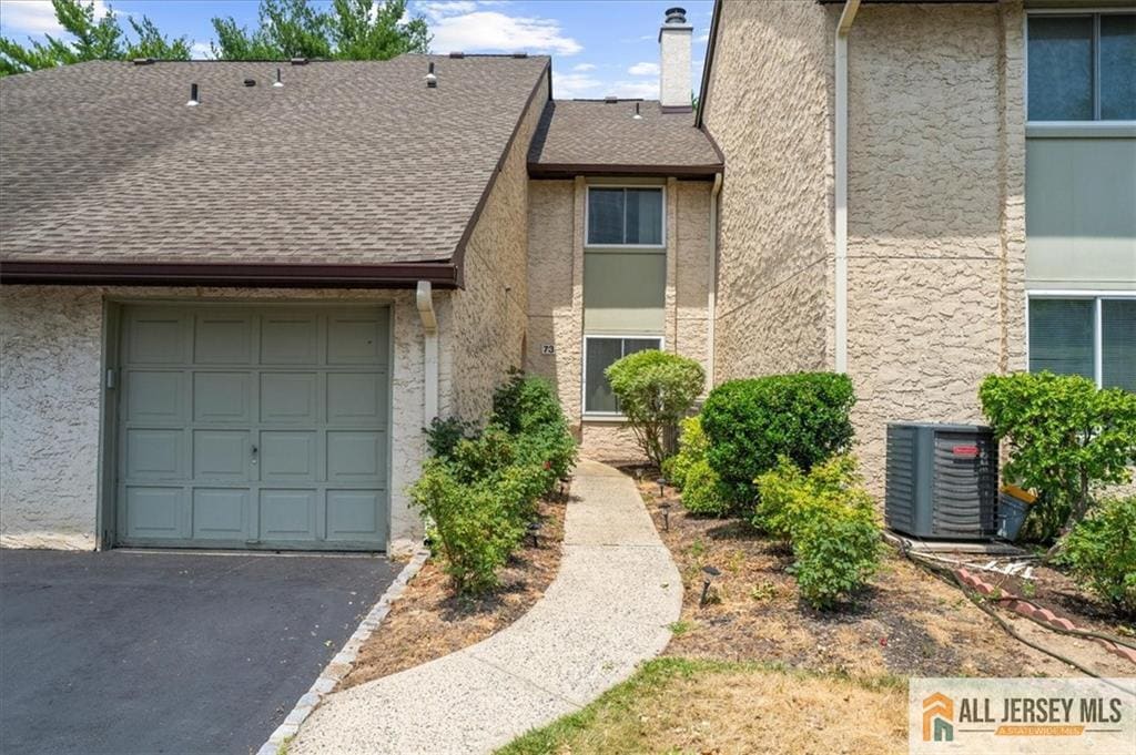 73 Tennyson Dr in Plainsboro, NJ - Building Photo