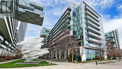 39 Queens Quay E in Toronto, ON - Building Photo - Building Photo