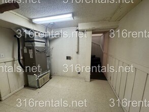 511 Holly Ln in Newton, KS - Building Photo - Building Photo