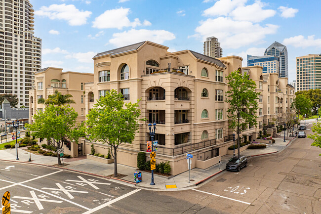 Columbia Place in San Diego, CA - Foto de edificio - Building Photo