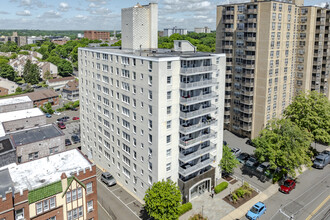 Crosswinds Condominiums in Stamford, CT - Building Photo - Primary Photo