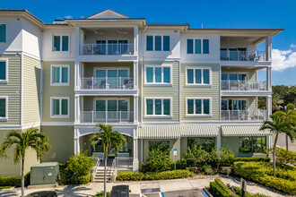 Victoria Place in Dunedin, FL - Foto de edificio - Building Photo