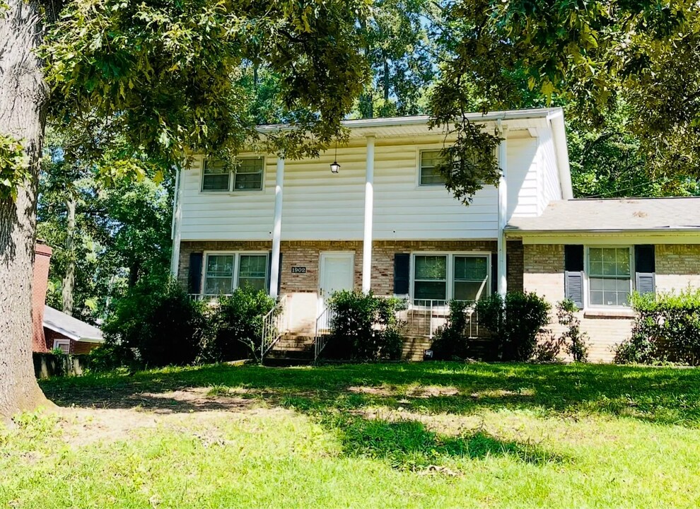 1902 Forney Dr NW in Huntsville, AL - Foto de edificio