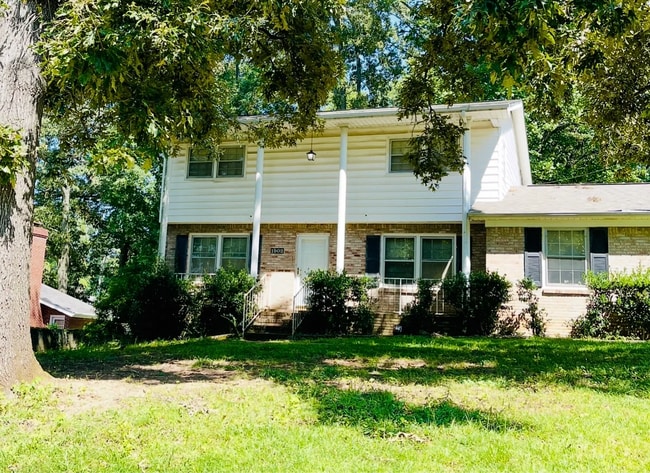 1902 Forney Dr NW