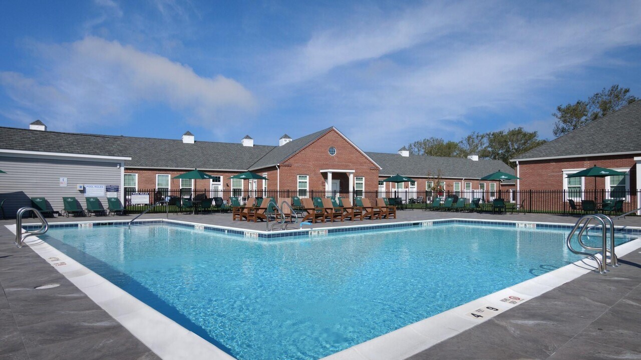 90 Circle Dr in Central Islip, NY - Building Photo
