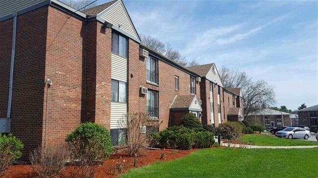 80 English Village Rd, Unit King Richard in Manchester, NH - Foto de edificio - Building Photo