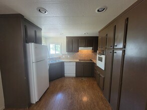 595 N 60th Ave in West Richland, WA - Building Photo - Building Photo