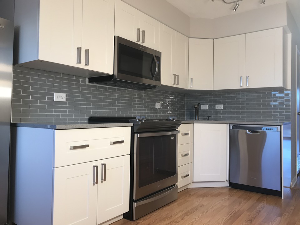 9718 Bianco Ter, Unit 3E in Des Plaines, IL - Building Photo