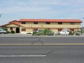 Lago Vista in Moses Lake, WA - Foto de edificio - Primary Photo