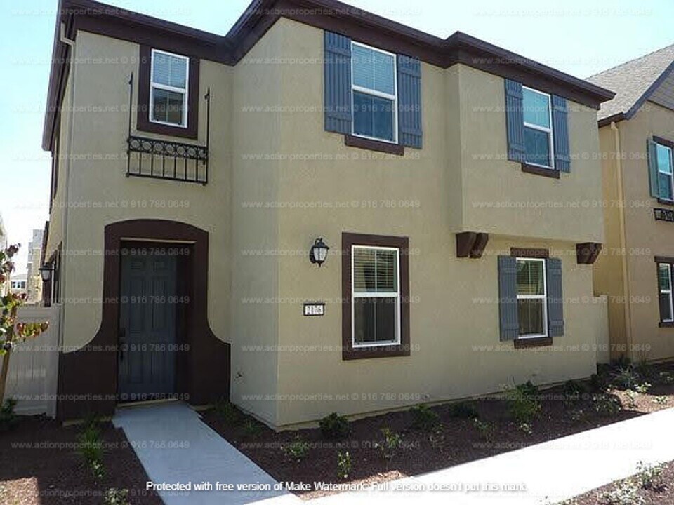 2176 Brave Hawk Loop in Roseville, CA - Building Photo
