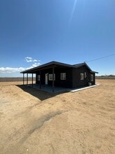 60717 Meliz Rd in Landers, CA - Foto de edificio - Building Photo