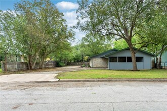 Duplex in Austin, TX - Building Photo - Building Photo