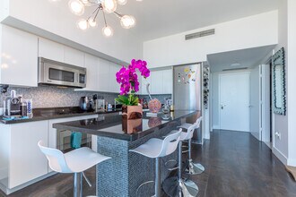 92 SW 3rd St, Unit 5108 in Miami, FL - Building Photo - Building Photo