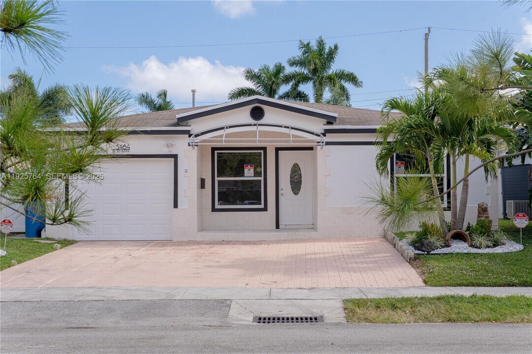 5464 NE 3rd Ave in Fort Lauderdale, FL - Building Photo