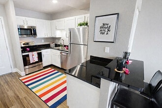 Flats on Fifth in Louisville, KY - Building Photo - Building Photo