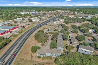 8824 Old McGregor Rd in Woodway, TX - Building Photo - Building Photo