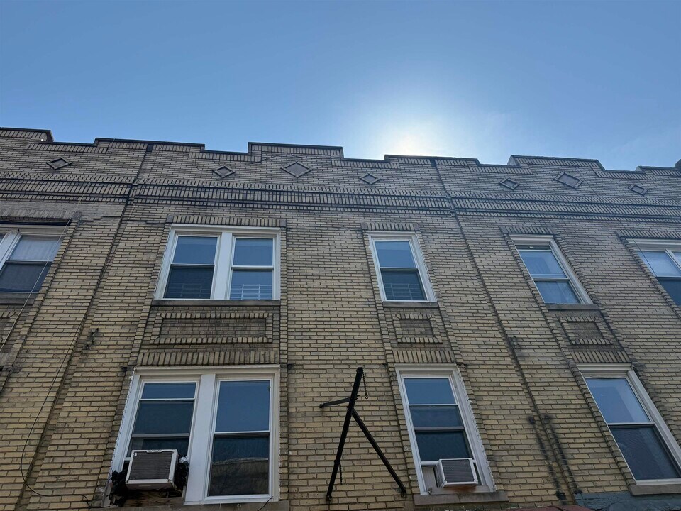 38 M.L.K. Drive in Jersey City, NJ - Building Photo