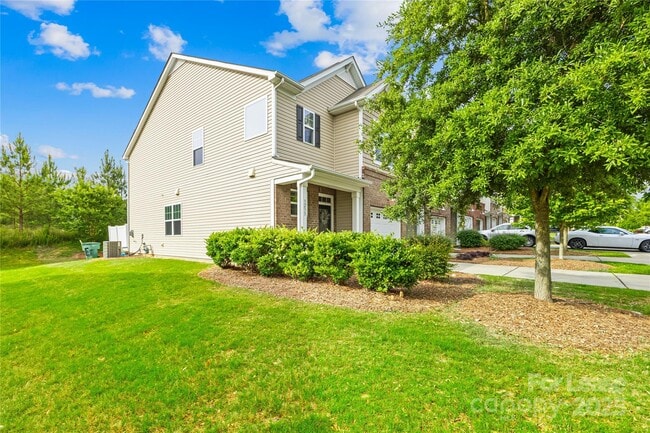 property at 3233 Yarmouth Ln