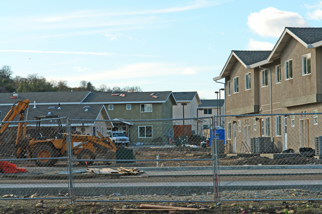 Linden Apartments in Redding, CA - Building Photo - Building Photo