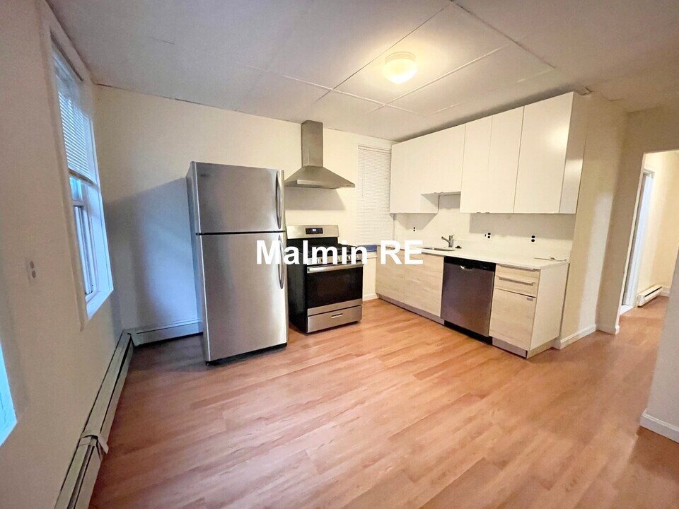 1572 Tremont St, Unit 1 in Boston, MA - Building Photo