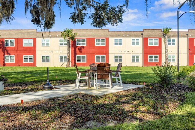 260 Spanish Moss Cir-Unit -Unit 207 in Sebring, FL - Building Photo - Building Photo