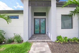 3432 SW 8th St in Cape Coral, FL - Building Photo - Building Photo