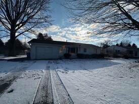 1075 N 100 E in Chesterton, IN - Building Photo