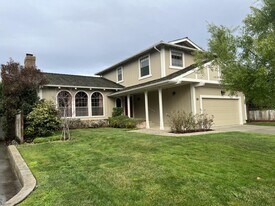 381 St Andrews Ln in Half Moon Bay, CA - Building Photo