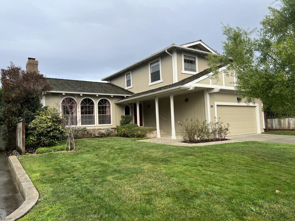 381 St Andrews Ln in Half Moon Bay, CA - Building Photo