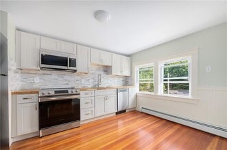 137 Fair St in Warwick, RI - Building Photo - Building Photo