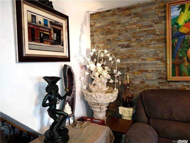 159-01 Grand Central Pkwy-Unit -1 st in Queens, NY - Foto de edificio - Building Photo