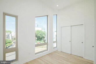 2331 Frankford Ave in Philadelphia, PA - Building Photo - Building Photo