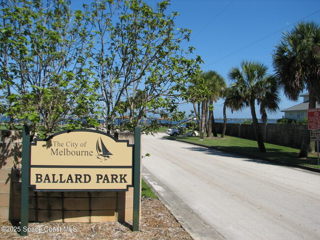 394 Royal Palm Dr in Melbourne, FL - Building Photo - Building Photo