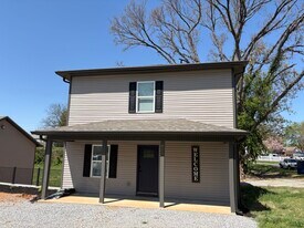 814 Carson St in Jefferson City, TN - Building Photo