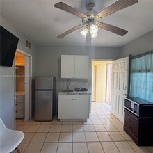 275 W 16th St in Hialeah, FL - Building Photo - Building Photo