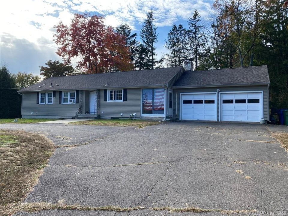 4424 Whitney Ave in Hamden, CT - Building Photo