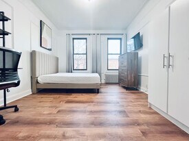 Furnished room/NOT APARTMENT, Unit 2 in Queens, NY - Building Photo