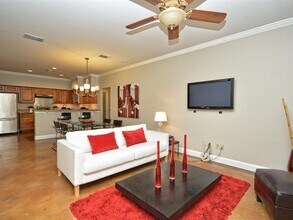 907 Ellingson Ln in Austin, TX - Building Photo - Building Photo