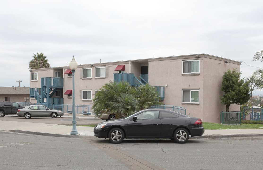 Grant Heights Park Apartments in San Diego, CA - Building Photo