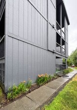 2245 Minerva Way in Anchorage, AK - Building Photo - Building Photo